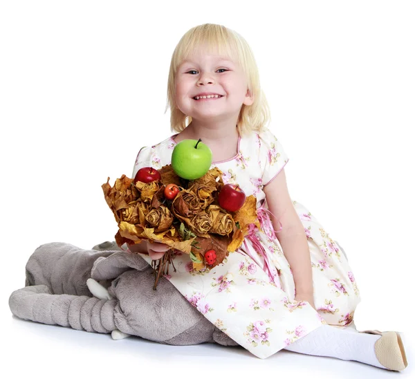 Adorable little girl with an apple. — Stock Photo, Image