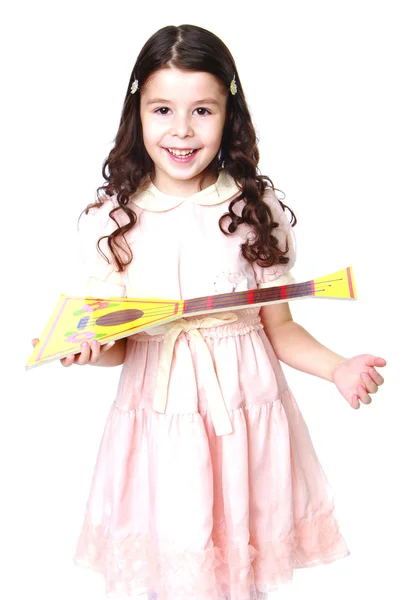 Bela menina de cabelos longos segurando uma balalaika simulado . — Fotografia de Stock