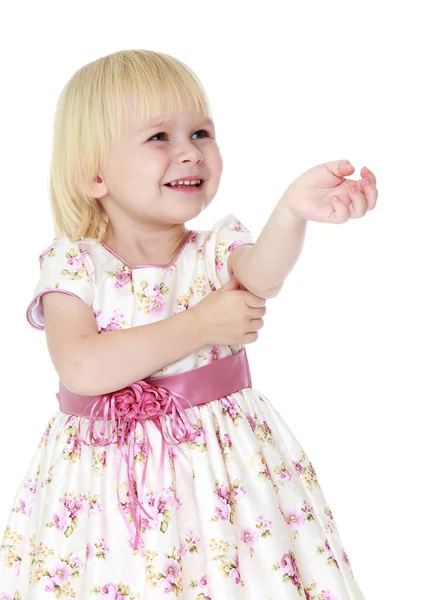 Affascinante ragazza bionda in un abito estivo . — Foto Stock