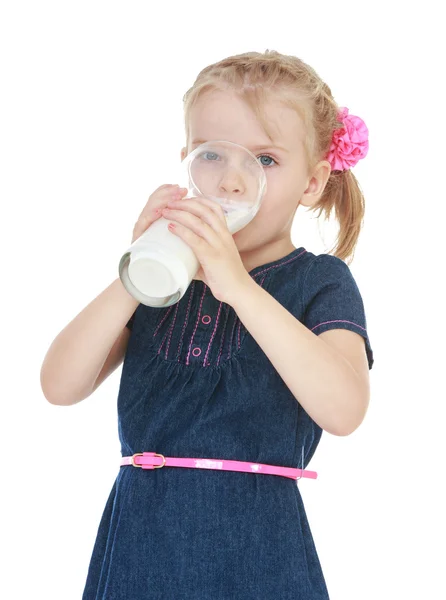 Girl drinking milk from a large glass. — Stock Photo, Image