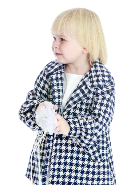 Charmante fille dans un manteau à carreaux . — Photo