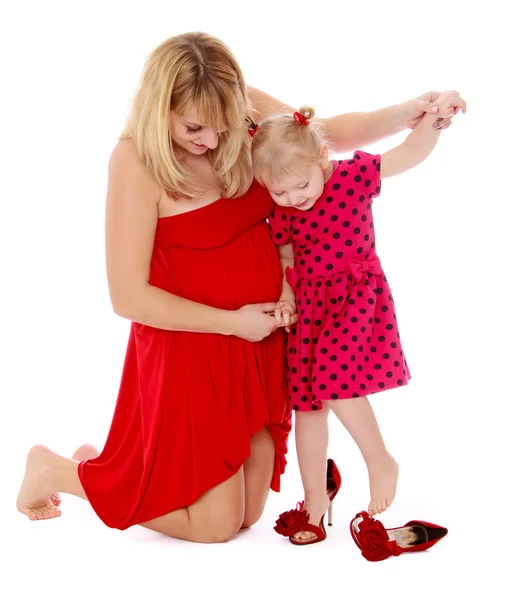 Nagyon divatos anya és lánya próbálja elegáns cipő — Stock Fotó