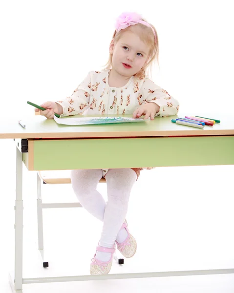 Girl draws at the Desk — Stock Photo, Image