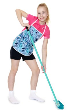 Kız yere fırça süpürme