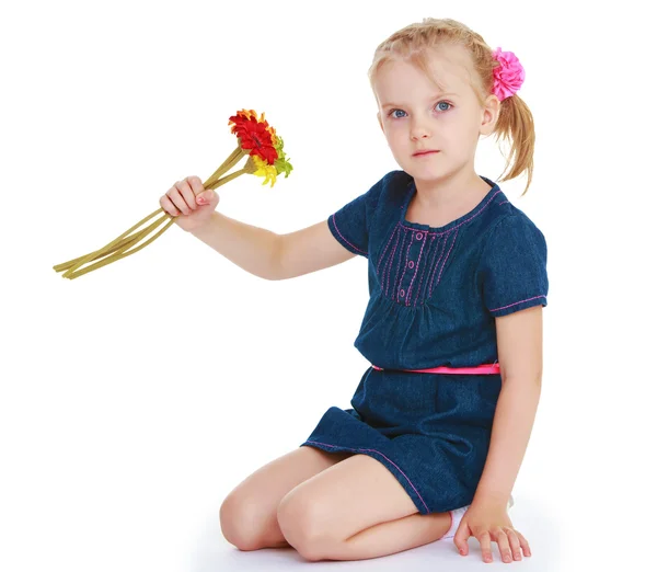 Chica con flores — Foto de Stock