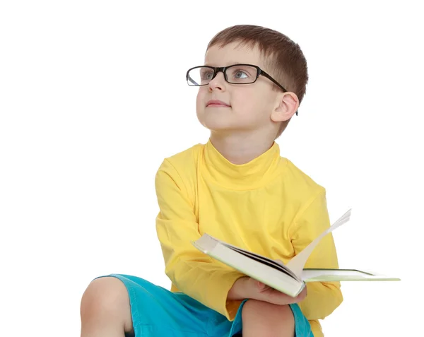 Futur homme d'affaires ou scientifique, un petit garçon avec des lunettes et — Photo