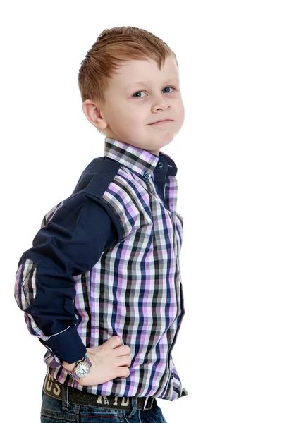 Светловолосый маленький мальчик в клетчатой рубашке — стоковое фото