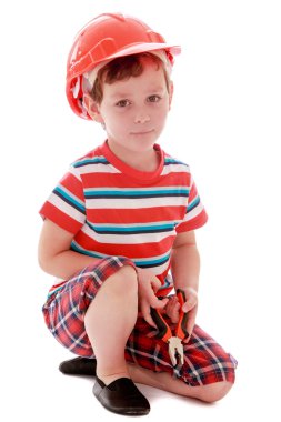 küçük çocuk kafasında kask