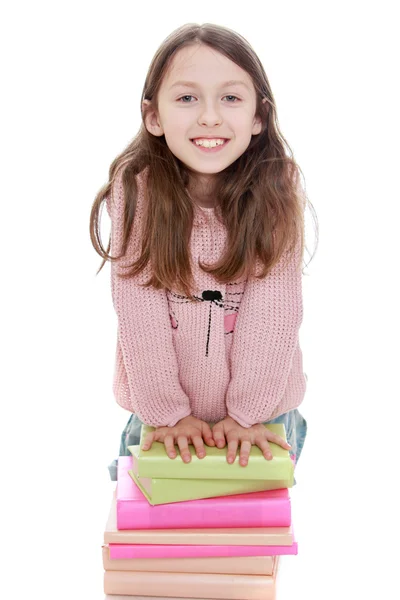 Schoolmeisje zittend op de vloer leunend — Stockfoto