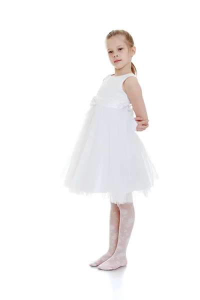 Belle fille ballerine en robe blanche — Photo