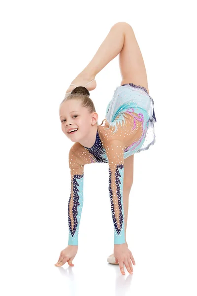 Tjej gymnast upp benet i huvudet — Stockfoto