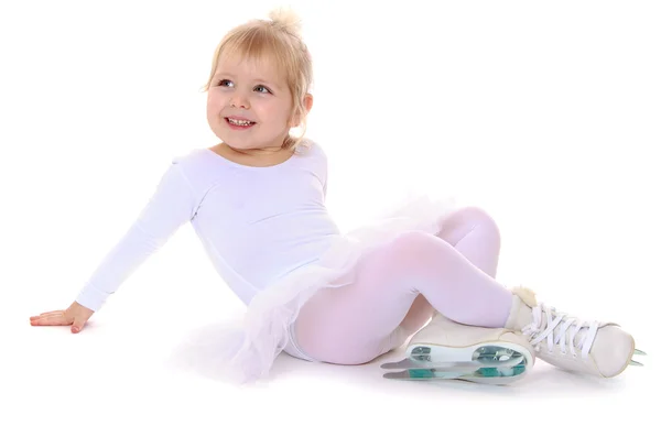 Child skater sitting on the floor in sportswear and skate — Stockfoto