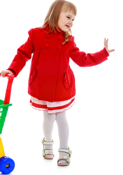 Fashion girl shopping and wheels the cart — 图库照片