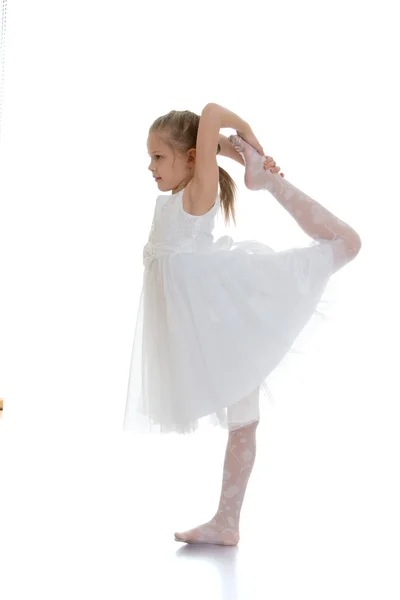 Flexible young blonde girl — Zdjęcie stockowe
