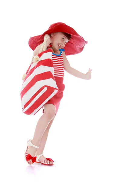 Joyful little girl with a bag in hand go shopping — Stockfoto