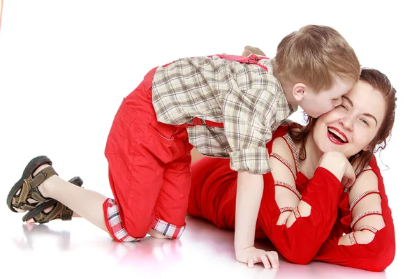 Little boy kisses his young beautiful mother — Stock Photo, Image