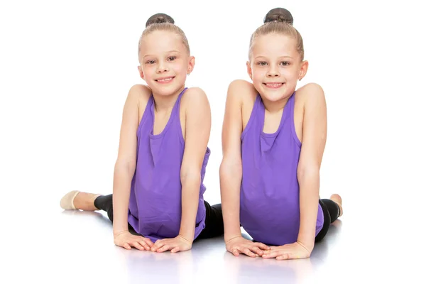 Girls twins in sports — Stockfoto
