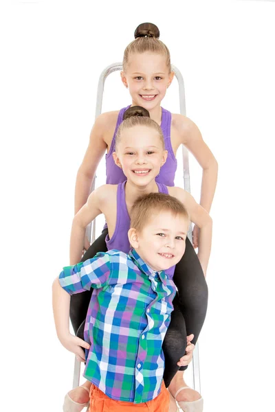 Children sitting on building stairs — Φωτογραφία Αρχείου