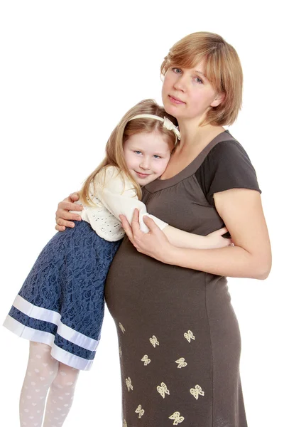 Menina agarrou-se a uma mãe grávida — Fotografia de Stock