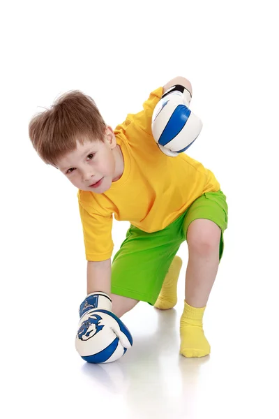 Petit garçon en gants de boxe — Photo