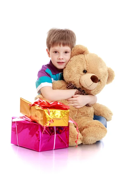 The little boy with a teddy bear — Stockfoto