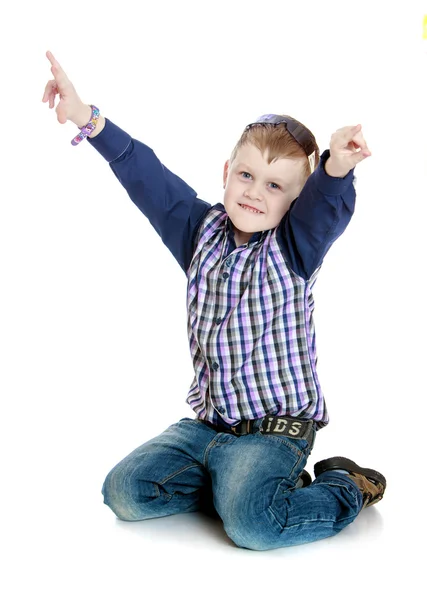 Веселый маленький мальчик — стоковое фото