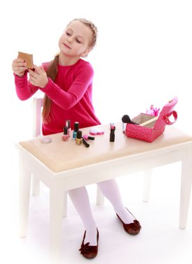 Little girl primp