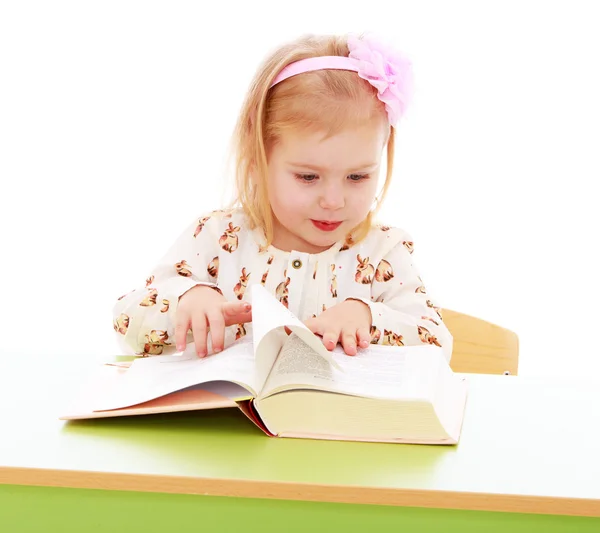 Little girl reading a book — Stock Photo, Image