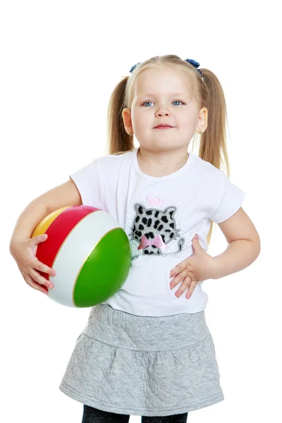 Flickan med bollen — Stockfoto