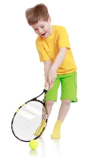 Ragazzo giocare a tennis — Foto Stock