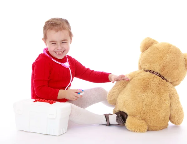 Little girl Teddy bear treats — стокове фото