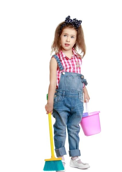 The girl with the bucket — Stock Photo, Image