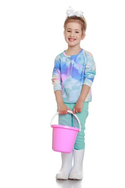 The girl with the bucket — Stockfoto