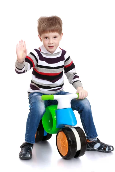 Jongen op fiets — Stockfoto