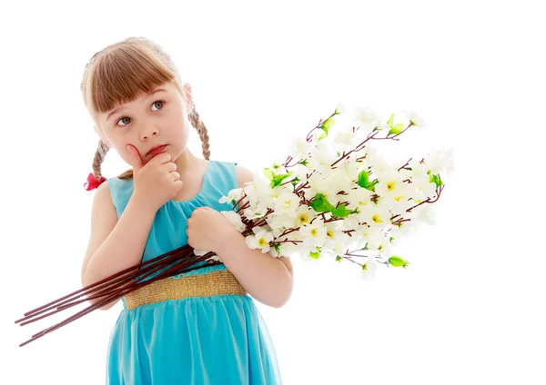 Chica con un ramo de flores —  Fotos de Stock