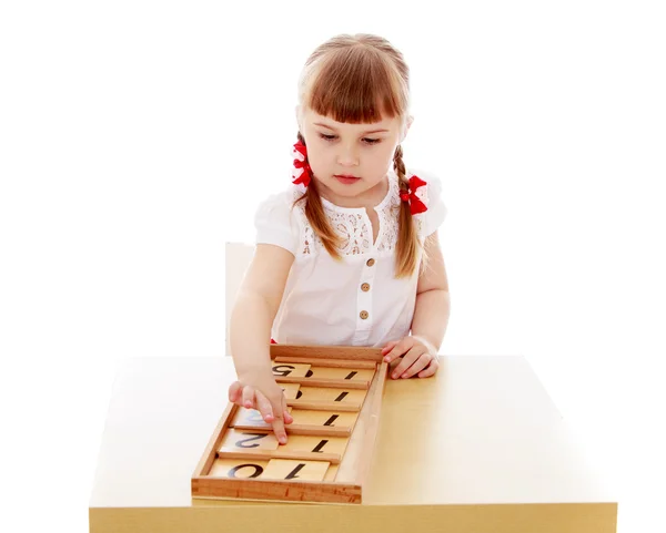 montessori ortamda kız