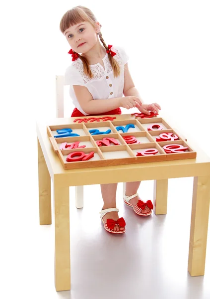 The girl in the Montessori environment — Stock Photo, Image