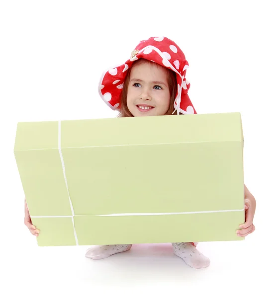 Schattig klein meisje met een geschenk — Stockfoto