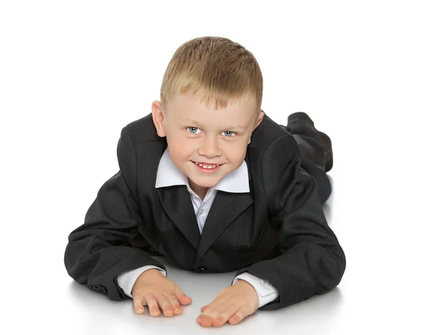 Malý chlapec v obleku — Stock fotografie