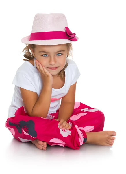 Маленькая девочка в шляпе — стоковое фото