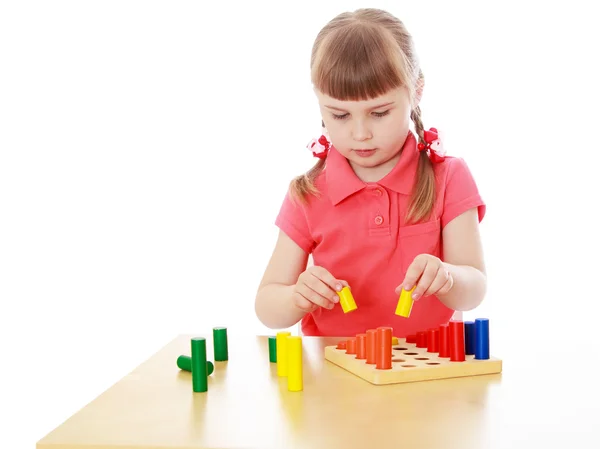 Menina em um ambiente Montessori — Fotografia de Stock