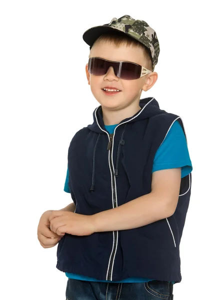Liten pojke i solglasögon — Stockfoto