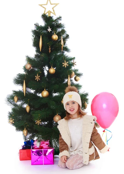 Bambina all'albero di Natale — Foto Stock