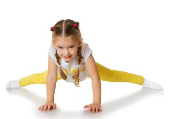 küçük kız bölmelerini yapıyor