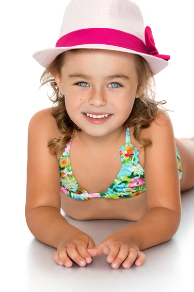 Chica en traje de baño y sombrero — Foto de Stock
