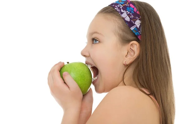 Girl bites an Apple — Stock Photo, Image