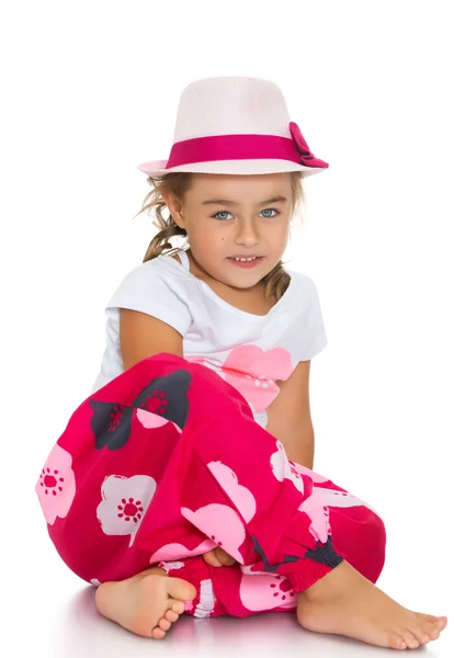 Κοριτσάκι σε ένα καπέλο — Φωτογραφία Αρχείου