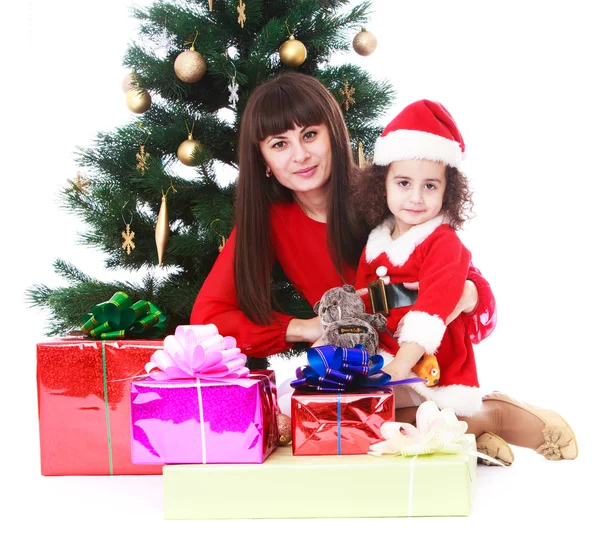 Mamma e figlia all'albero di Natale — Foto Stock