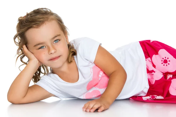 Bambina che riposa sul pavimento — Foto Stock