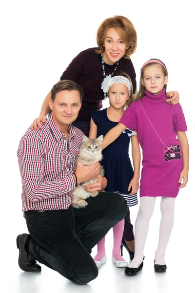 Famiglia felice con gatto — Foto Stock